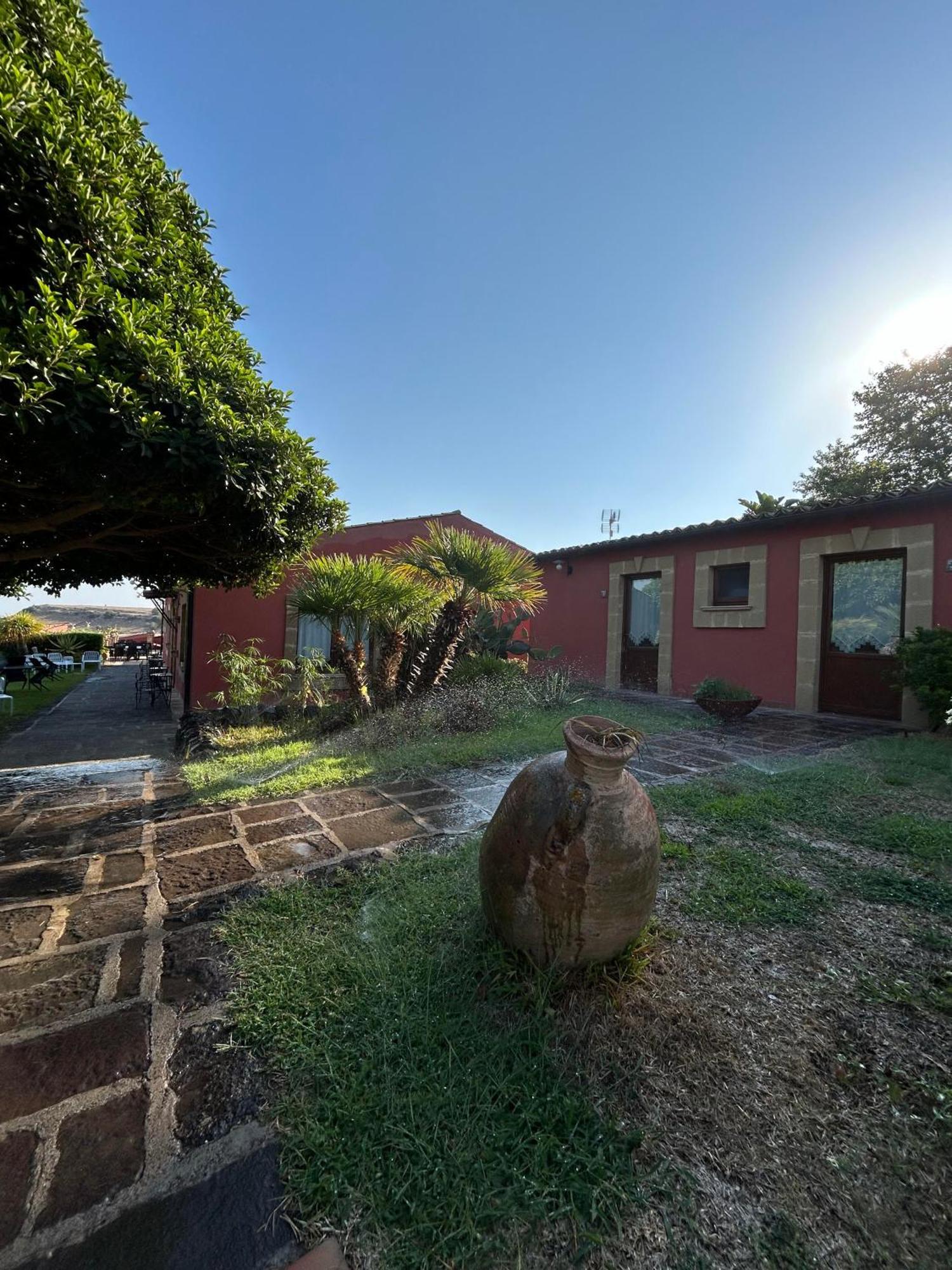 Отель Borgo Nocchiara Карлентини Экстерьер фото